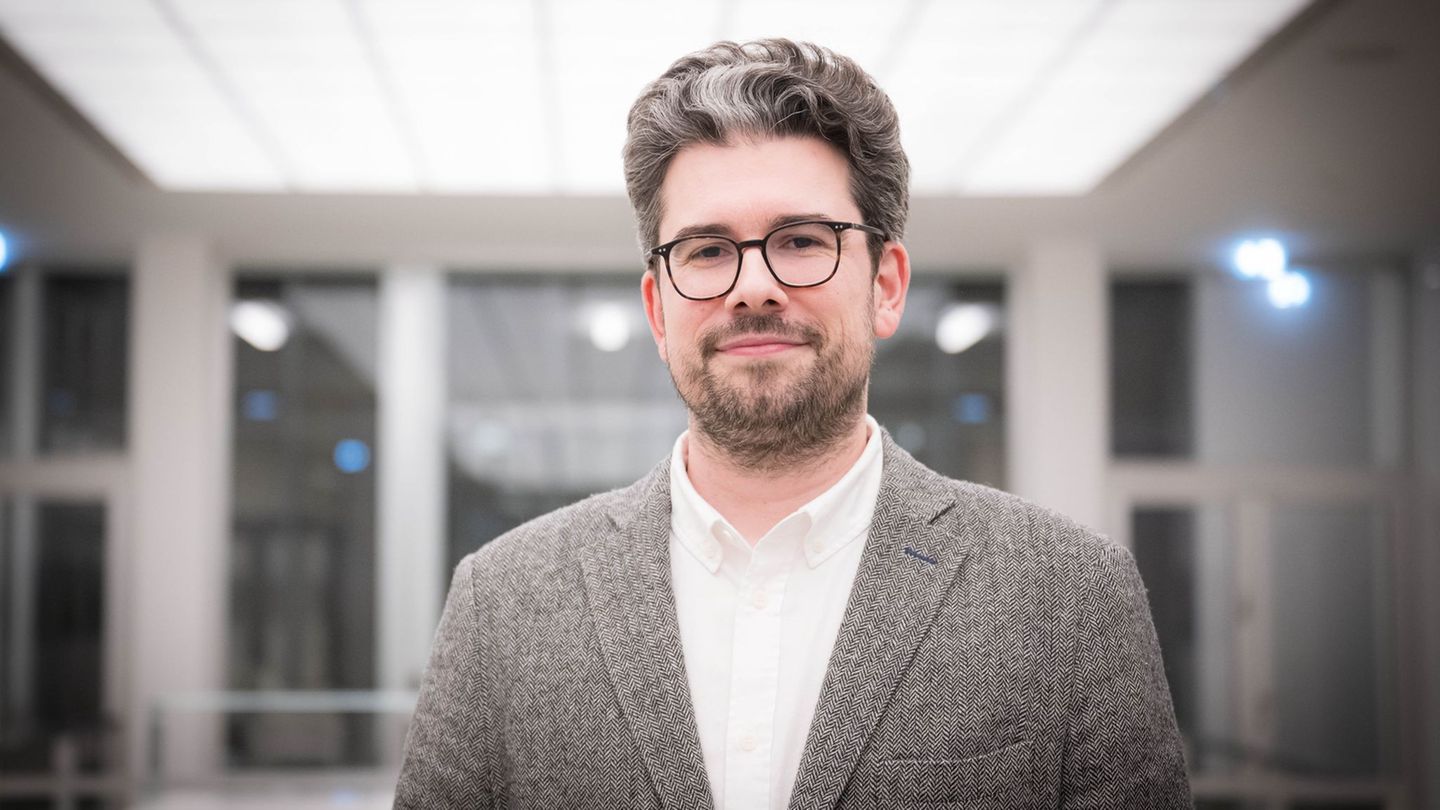 Emanuel Herold ist neu gewählter Fraktionsvorsitzender der Bremer Grünen. Foto: Sina Schuldt/dpa