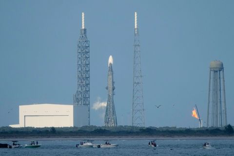 Der Start der Rakete wurde nun bereits zum zweiten Mal verschoben. (Archivbild) Foto: John Raoux/AP/dpa