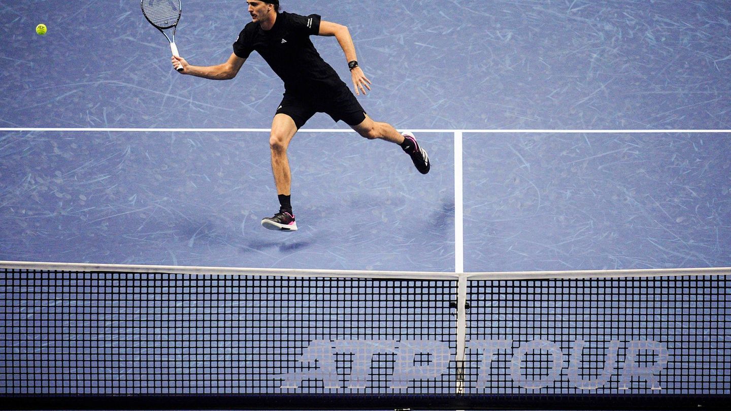 Alexander Zverev kassiert seine erste Niederlage bei den ATP Finals Foto: Marco Alpozzi/LaPresse/AP/dpa