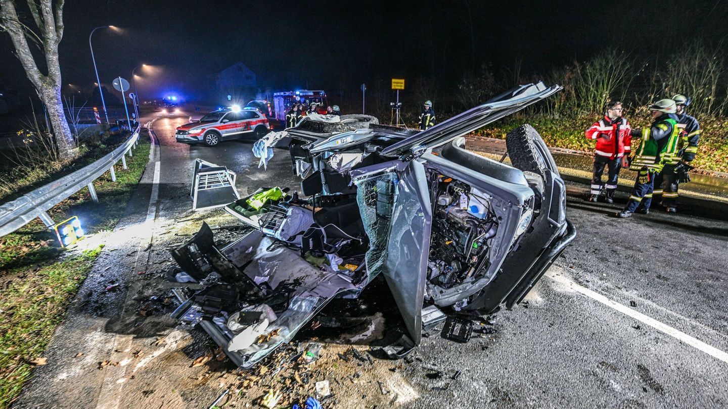 Warum der Autofahrer mit seinem Wagen in den Gegenverkehr geriet, war zunächst unklar. (Symbolbild) Foto: Philipp André/onw-imag