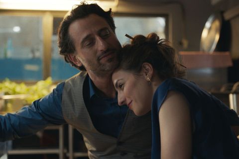 Ilyas (Serkan Kaya) und Yasemin (Seyneb Saleh) genießen den Moment, denn Yasemin hat gerade ihr Café eröffnet.