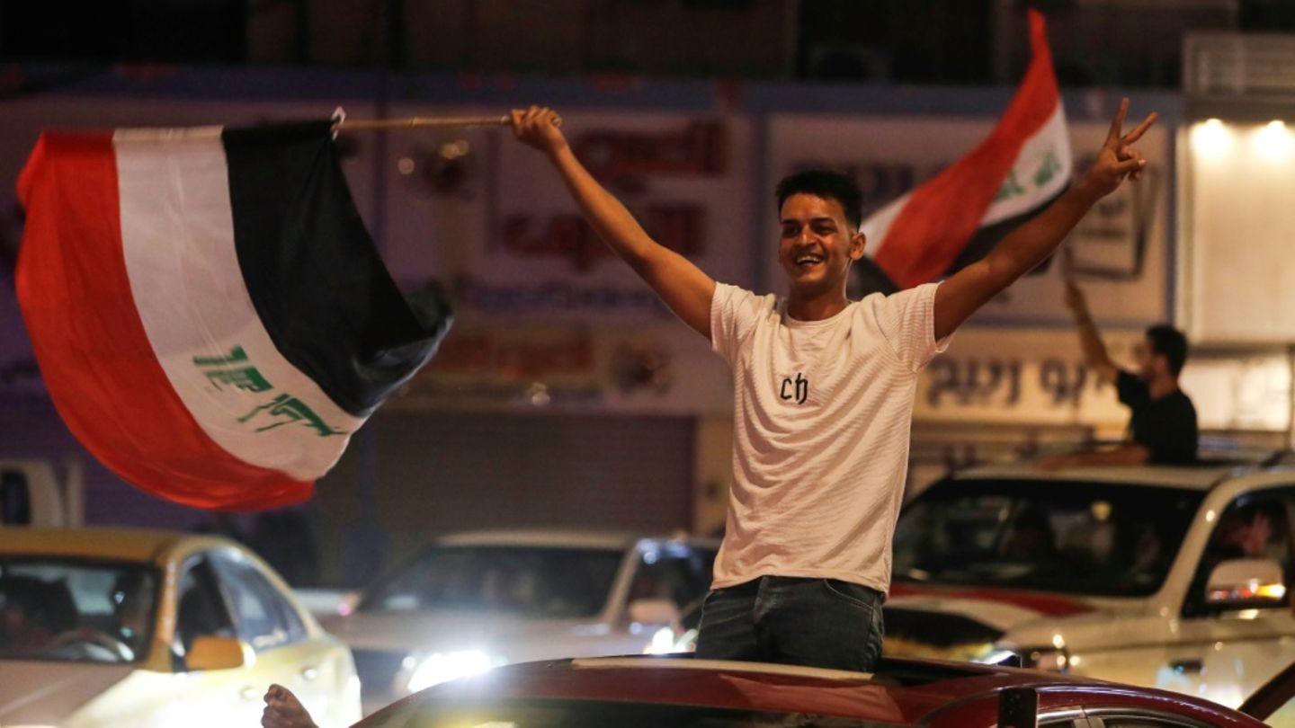 Unterstützer von Regierungschef al-Sudani feiern den Wahlausgang