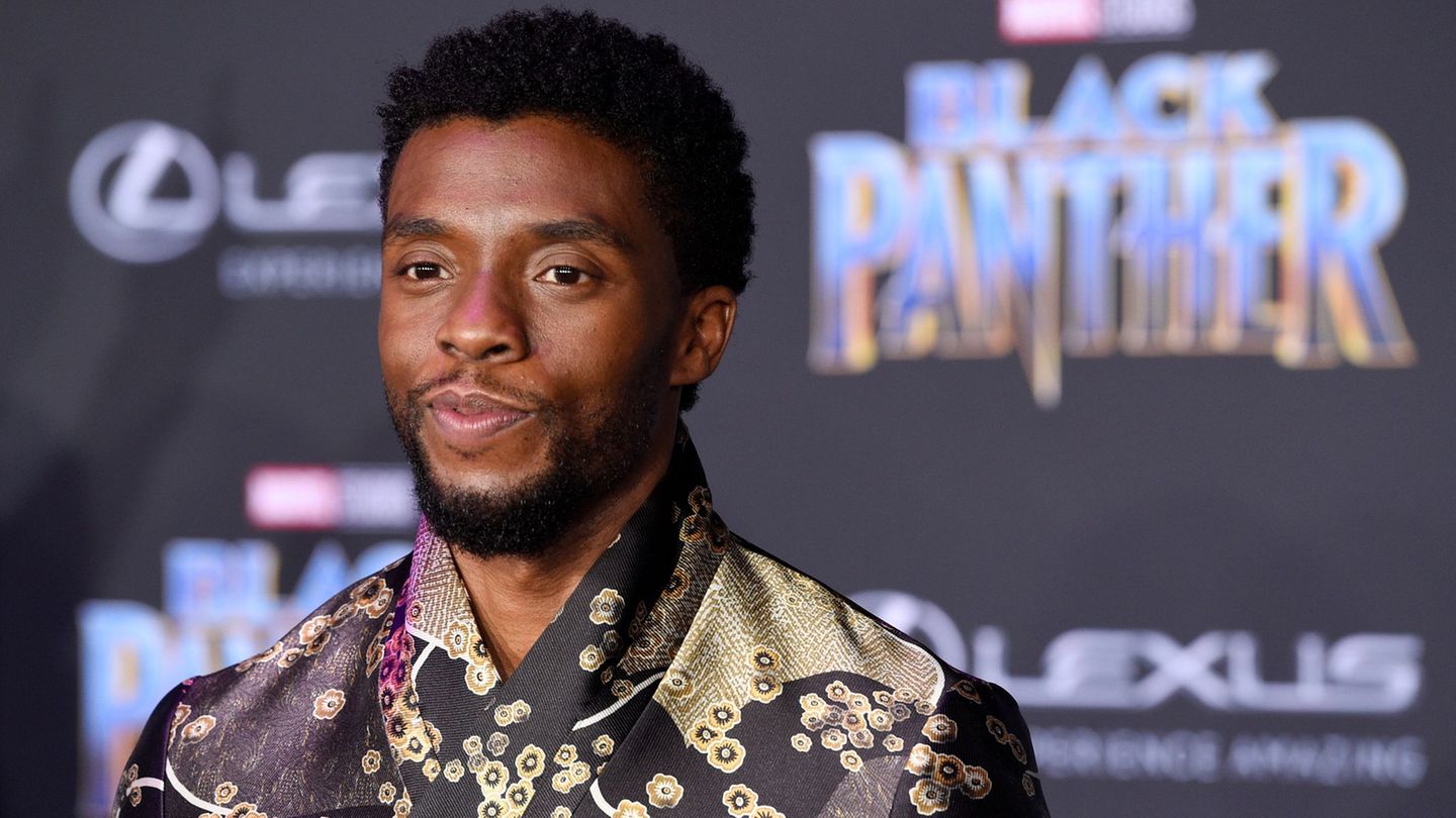 Auszeichnung-Chadwick-Boseman-wird-posthum-mit-Hollywood-Stern-geehrt