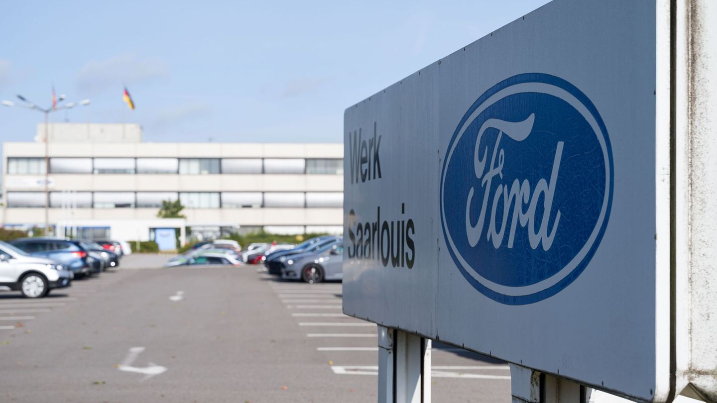 In rund einem Monat wird bei Ford in Saarlouis das letzte Auto produziert. (Archivbild) Foto: Oliver Dietze/dpa