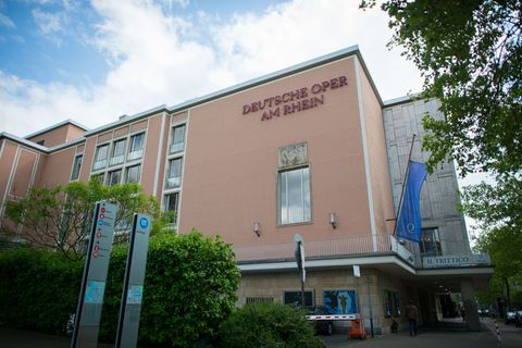 Das alte Operngebäude in Düsseldorf soll durch einen Neubau an anderer Stelle ersetzt werden. (Archivbild) Foto: Maja Hitij/dpa