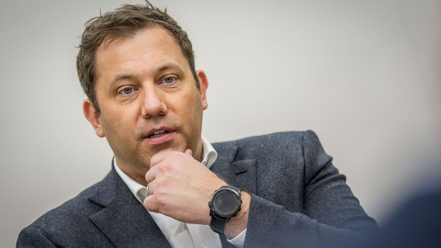 Bundesregierung: Vizekanzler in China - Der diplomatische Drahtseilakt