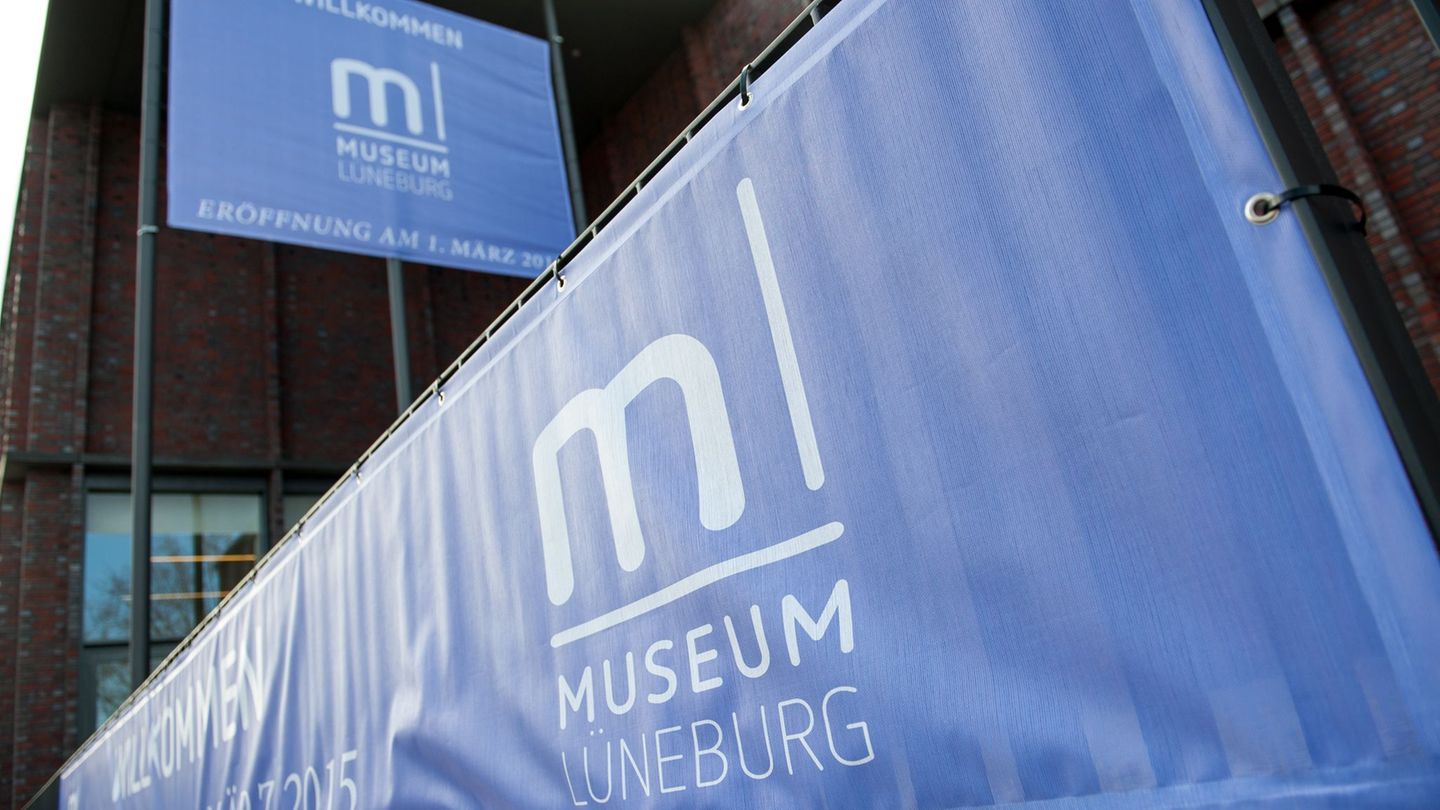 Eine Ausstellung in Lüneburg zeigt, wie Menschen mit Tattoos ihr selbstverletzendes Verhalten überwinden. Foto: picture alliance