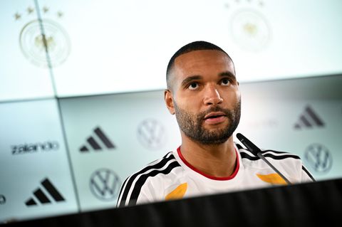 Jonathan Tah hat über besondere Herausforderungen für zwei junge Nationalteamkollegen gesprochen. Foto: Julian Stratenschulte/dp