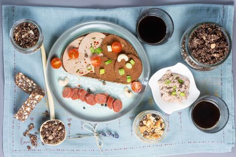 Gerade in Fertigprodukten ist häufig eine Menge Zucker versteckt. (Symbolbild) Foto: Sebastian Kahnert/dpa