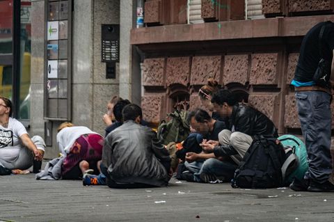 Suchterkrankte Menschen prägen das Bild nicht nur im Frankfurter Bahnhofsviertel – Crack spielt eine immer größere Rolle