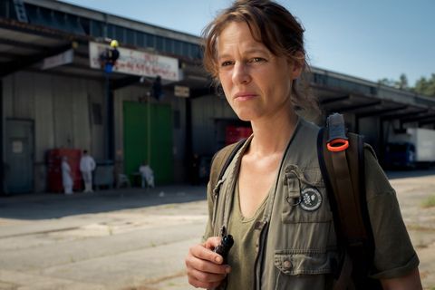 Spröde Brandenburgerin: Wildhüterin Sara Jahnke (Maria Simon) ist wegen eines Trauerfalls aus Kanada in die alte Heimat zurückgekehrt und wird dort mit einem Mordfall konfrontiert.