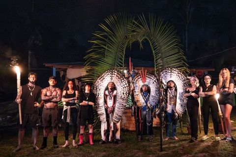 Acht Promis im brasilianischen Urwald: Joey Kelly, Lilly Becker, Parshad, Willi Whey, Gina Rühl, Antonia Hemmer, Lézan und How