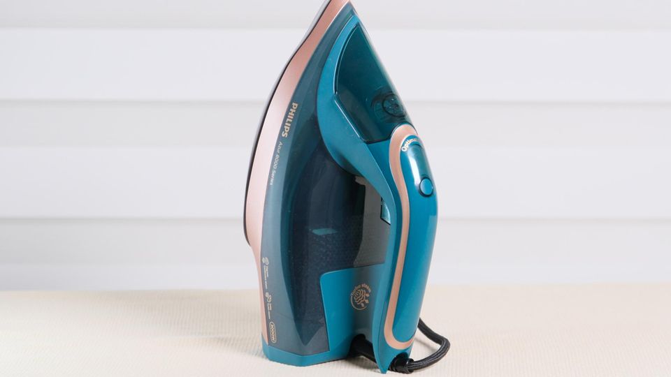 Dampfbügeleisen Test: Philips Azur 8000 DST8030