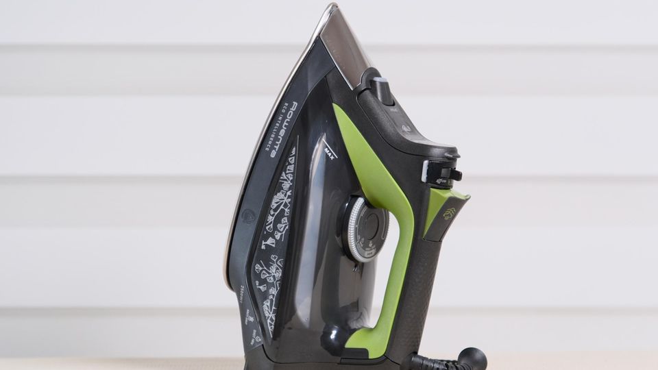 Dampfbügeleisen Test: Rowenta Eco Intelligence DW6330