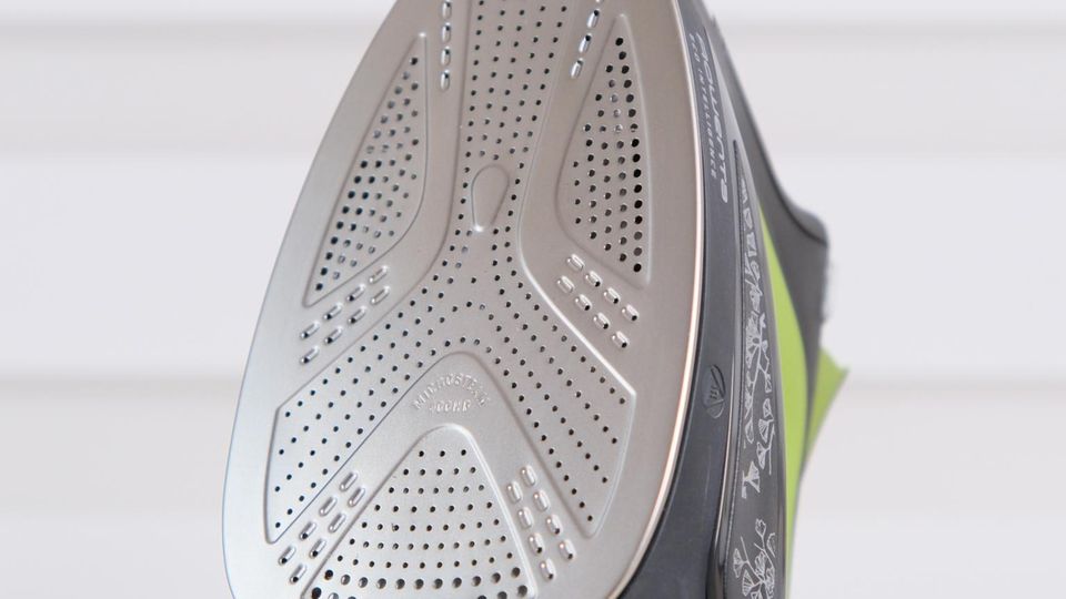 Dampfbügeleisen Test: Rowenta Eco Intelligence DW6330