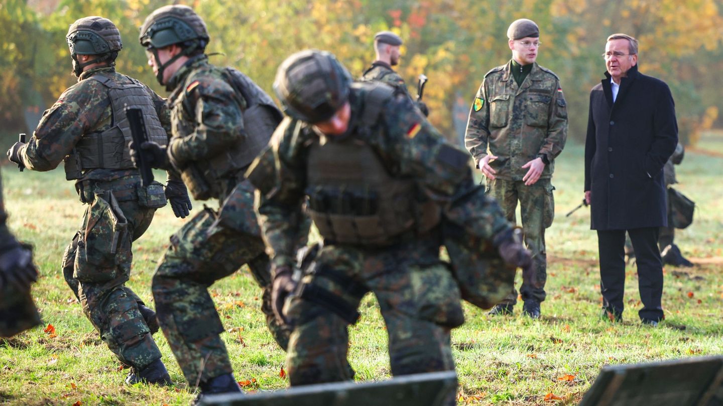 Der Wehrdienst soll zunächst freiwillig bleiben. (Symbolbild) Foto: Christoph Reichwein/dpa