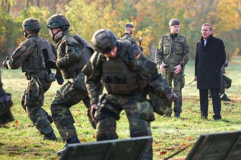 Der Wehrdienst soll zunächst freiwillig bleiben. (Symbolbild) Foto: Christoph Reichwein/dpa
