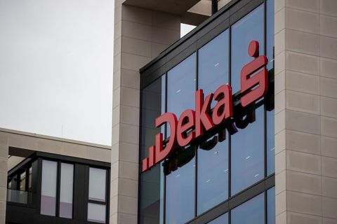 Die Dekabank profitiert von einer starken Nachfrage von Privatanlegern (Archivbild) Foto: Helmut Fricke/dpa