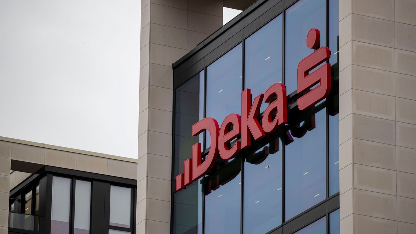 Die Dekabank profitiert von einer starken Nachfrage von Privatanlegern (Archivbild) Foto: Helmut Fricke/dpa