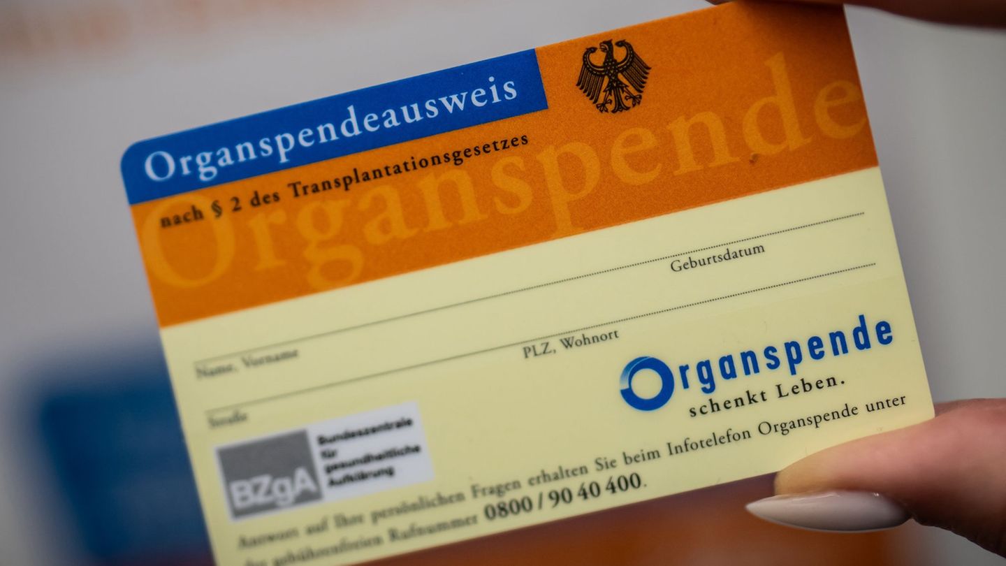 Bundesweit steigt die Zahl der Organspenden, doch in Sachsen sinkt sie. (Symbolbild) Foto: Michael Kappeler/dpa