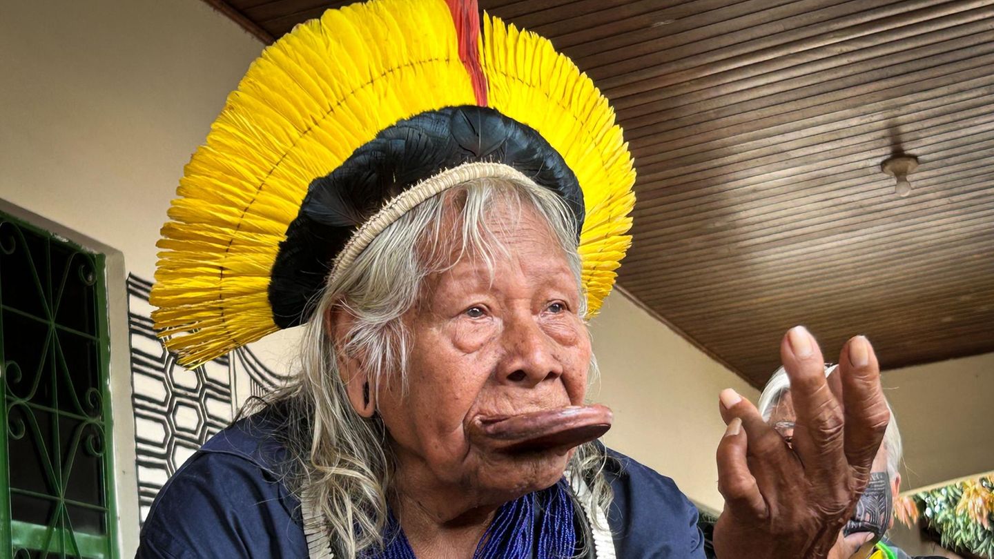 Raoni Metuktire, Hãuptling des Kayapo-Volkes, wurde in den 1980er Jahren durch eine Kampagne zum Schutz des Amazonas bekannt