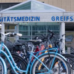 Die Universitätsmedizin Greifswald und das Klinikum Karlsburg dürfen fusionieren. (Archivfoto) Foto: Stefan Sauer/dpa