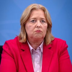 Sozialministerin Bärbel Bas kündigt an, die Pläne umzusetzen, Ukraine-Geflüchteten künftig weniger Bürgergeld zu zahlen