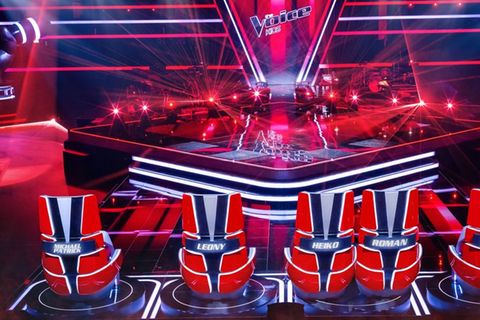 Die bekannten roten Voice-Drehstühle mit den Namen der neuen Coaches.