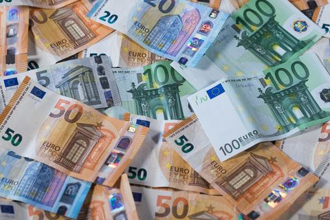 Sozialausgaben: Wohin fließt das Geld und wo kommt es her? (Archivbild) Foto: Jens Büttner/dpa-Zentralbild/dpa