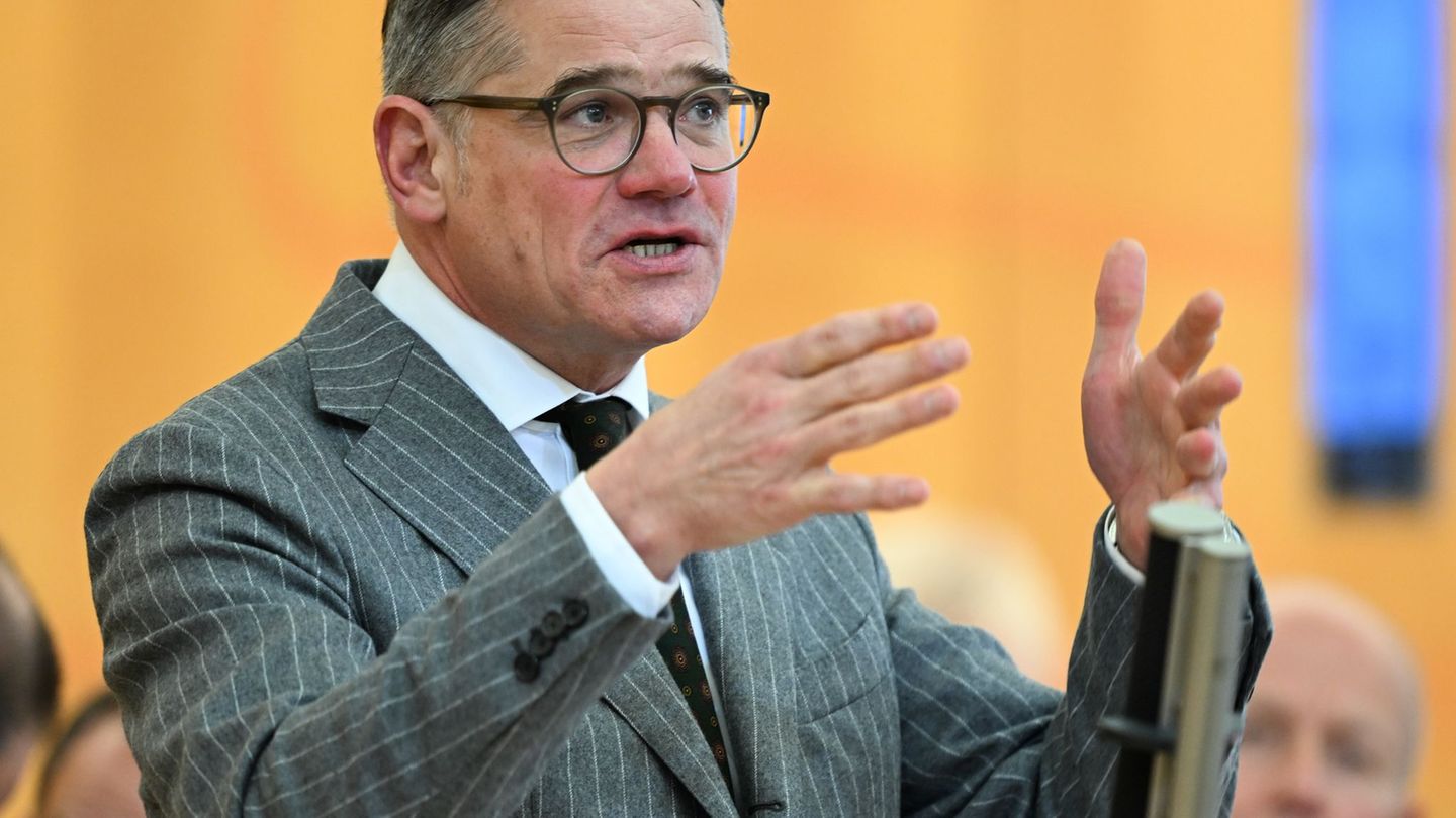 Die Pläne für einen neuen Wehrdienst bedeuten nach den Worten von Ministerpräsident Rhein "mehr Verantwortung für unser Land". (