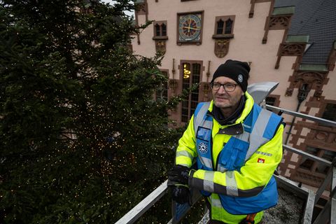 Jörg Renneissen hat von seinem Arbeitsplatz aus einen guten Ausblick. Foto: Hannes P. Albert/dpa