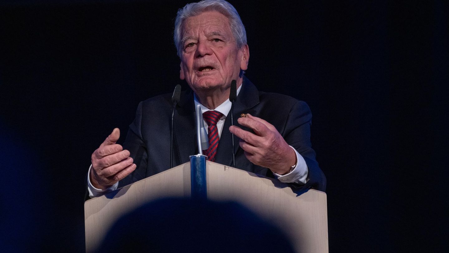 Joachim Gauck erhält den Görlitzer Brückepreis. (Archivbild) Foto: Stefan Sauer/dpa