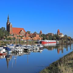Bei Tangermünde soll bald ein Pilotprojekt zur Wärmegewinnung aus der Elbe starten. (Archivbild) Foto: Peter Gercke/dpa-Zentralb