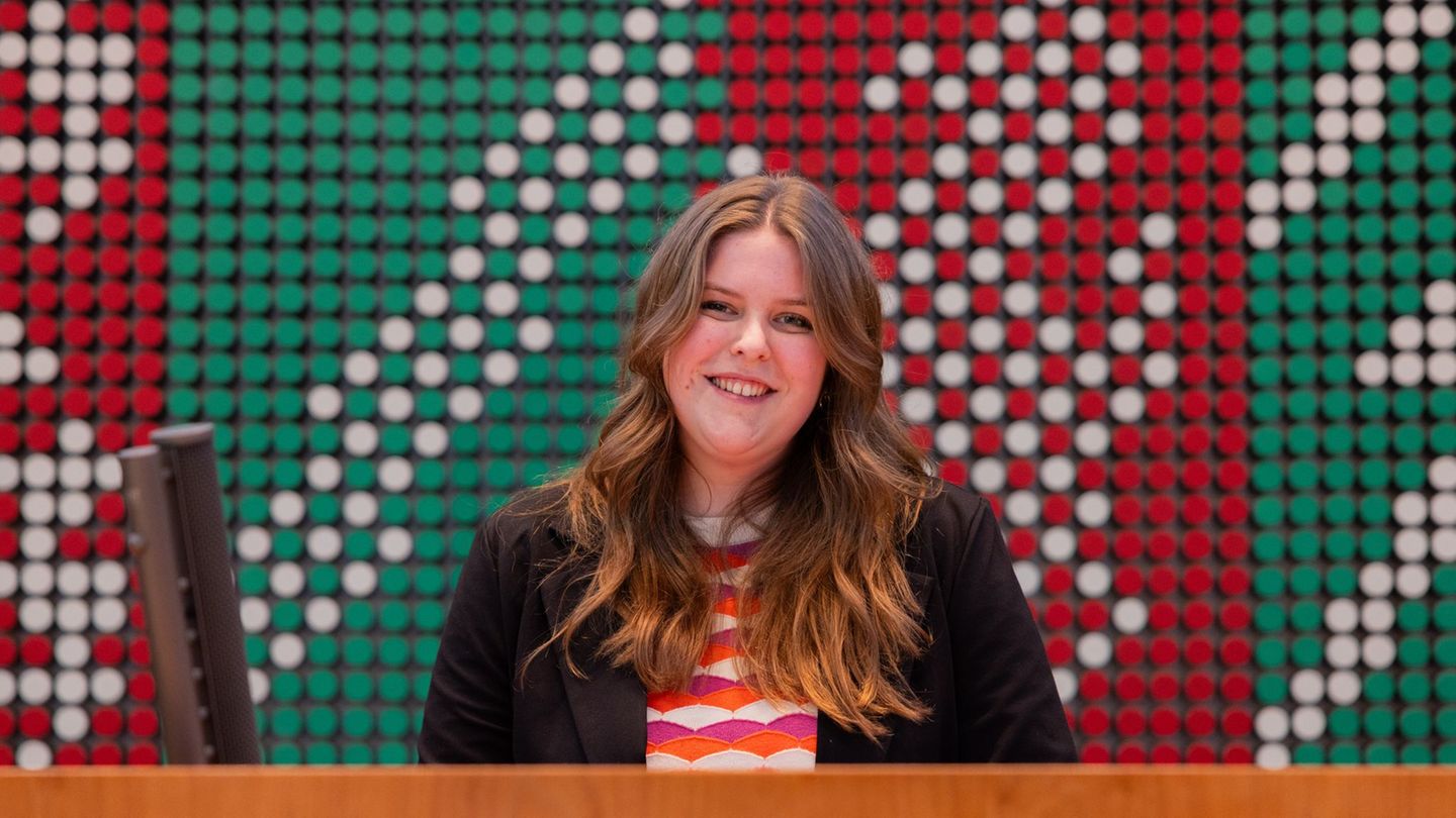 Drei Tage lang nehmen junge Leute im Alter von 16 bis 20 Jahren im NRW-Landtag die Plätze der 195 Abgeordneten ein. Foto: Rolf V