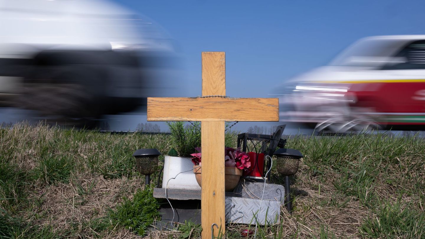 Viele Unfälle in Hessen werden von Männern verursacht.(Symbolbild) Foto: Boris Roessler/dpa