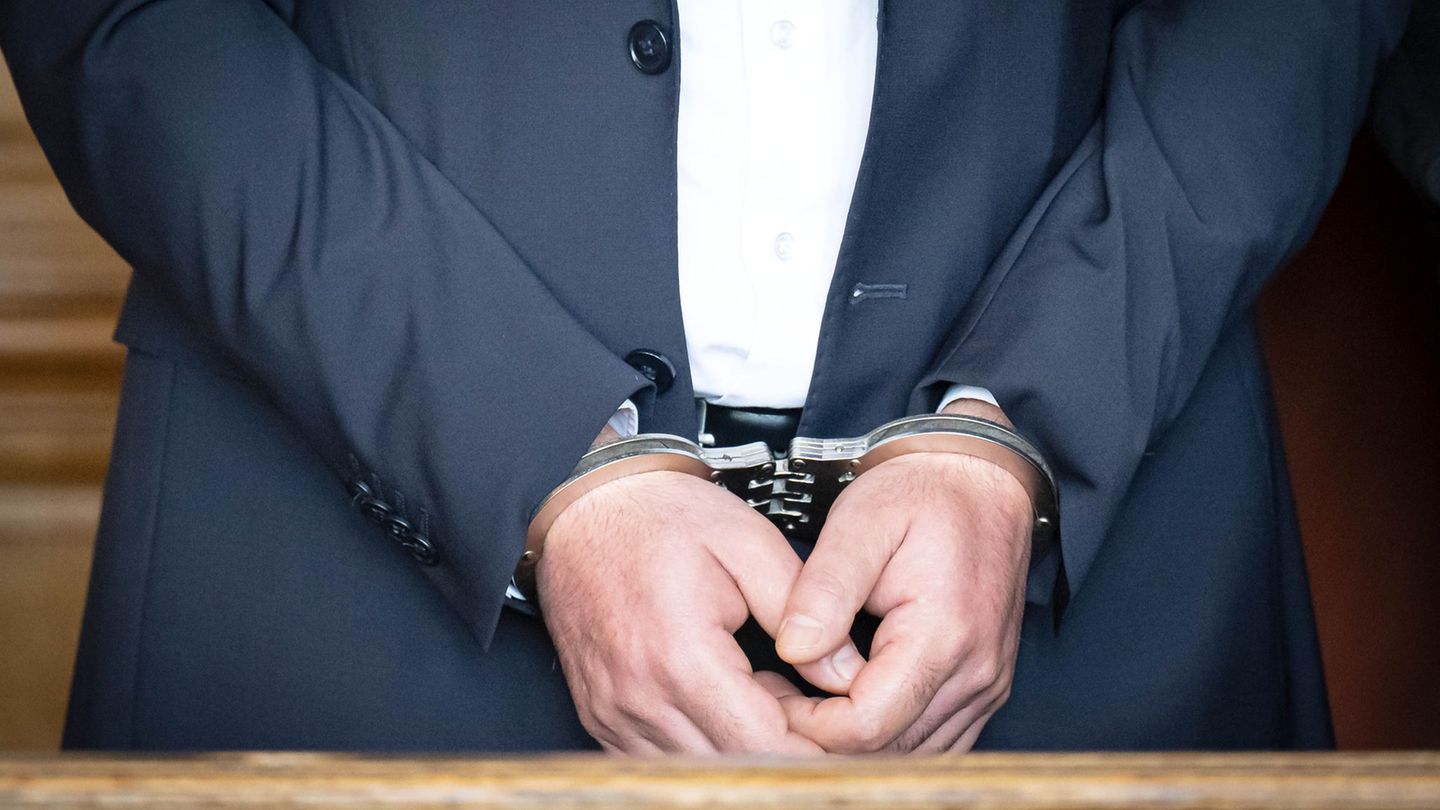 Auch der zweite Verdächtige sitzt jetzt in Untersuchungshaft. (Symbolbild) Foto: Sina Schuldt/dpa