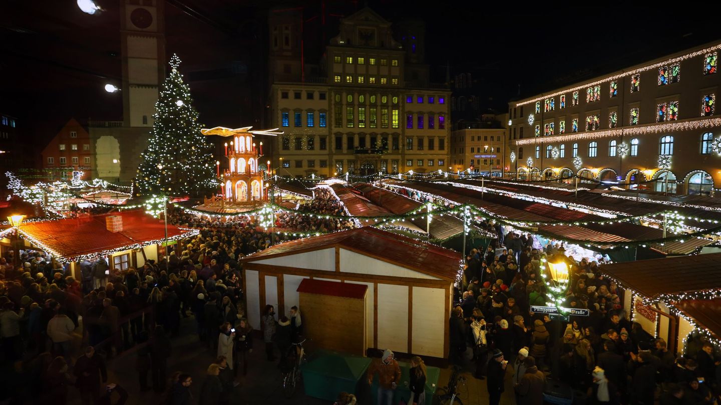 Der Christkindlesmarkt in Augsburg wird in diesem Jahr erstmals per Video überwacht. (Archivbild) Foto: picture alliance / dpa