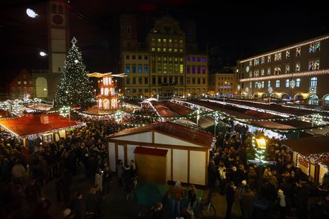 Der Christkindlesmarkt in Augsburg wird in diesem Jahr erstmals per Video überwacht. (Archivbild) Foto: picture alliance / dpa