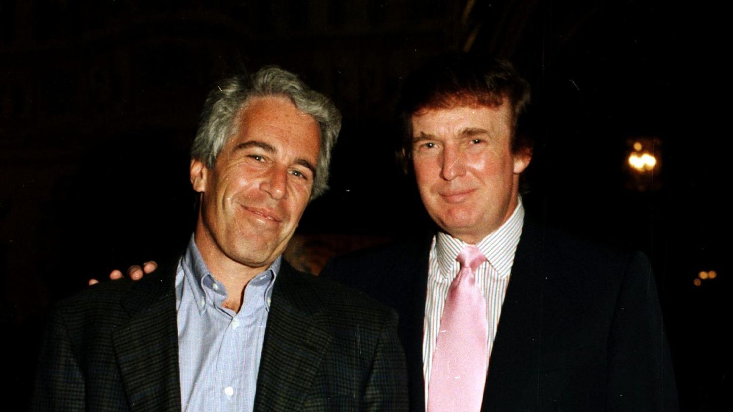 Jeffrey Epstein (l.) und Donald Trump 1997 in Trumps Anwesen Mar-a-Lago