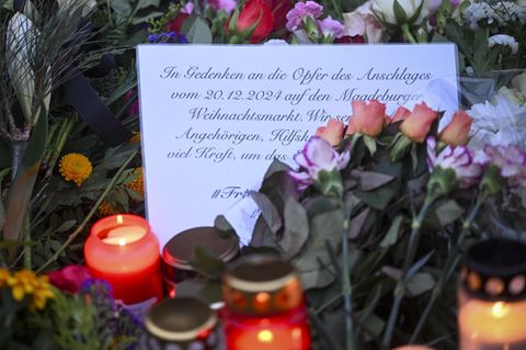 Ein Zettel zum Gedenken an die Opfer des Anschlags auf den Magdeburger Weihnachtsmarkt