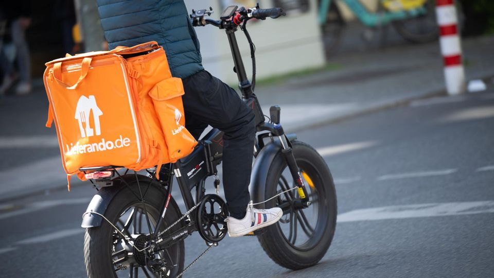 Schnell, billig, ausgeliefert: Das miese Spiel der Lieferdienste