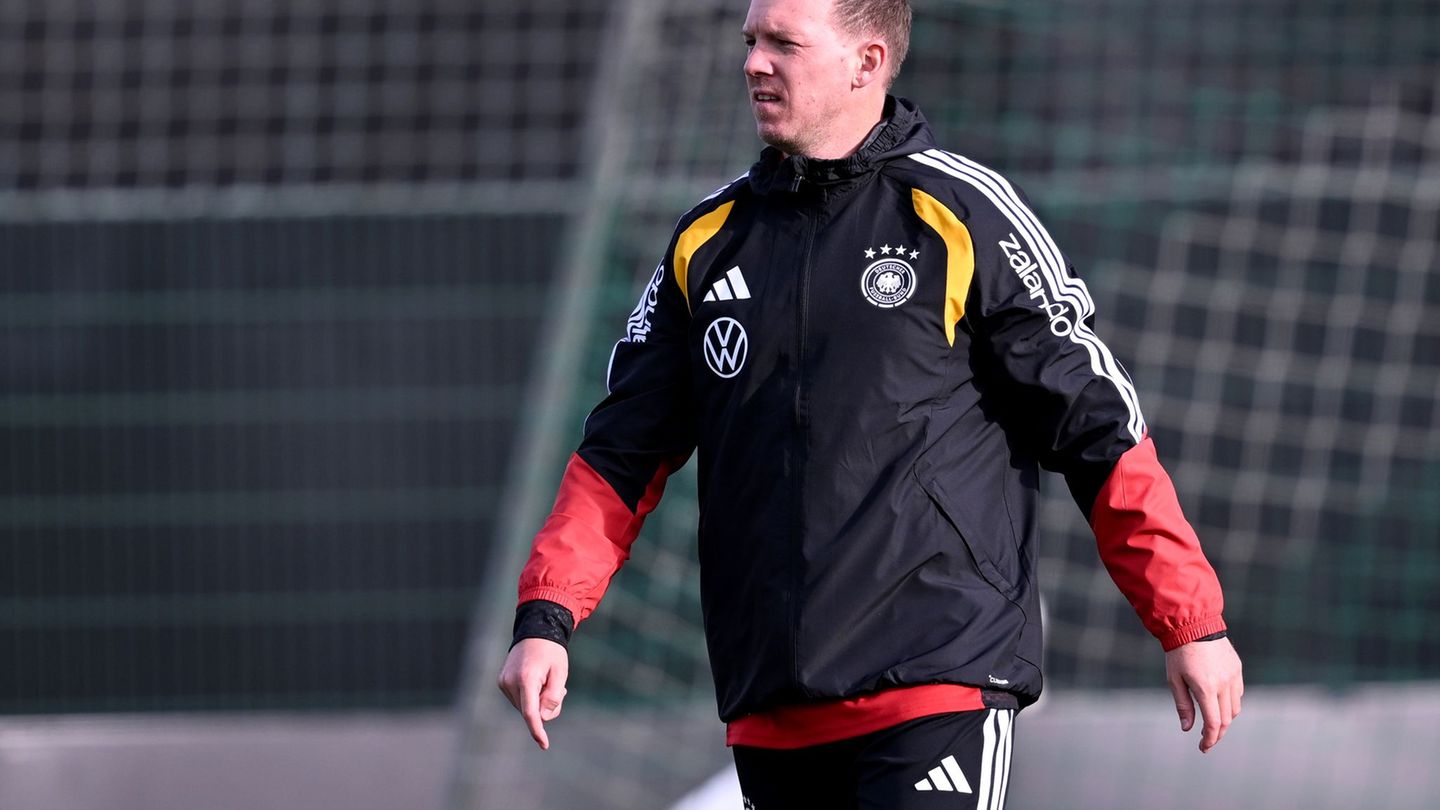 Julian Nagelsmann muss nach Kimmichs Verletzung umbauen. Foto: David Inderlied/dpa