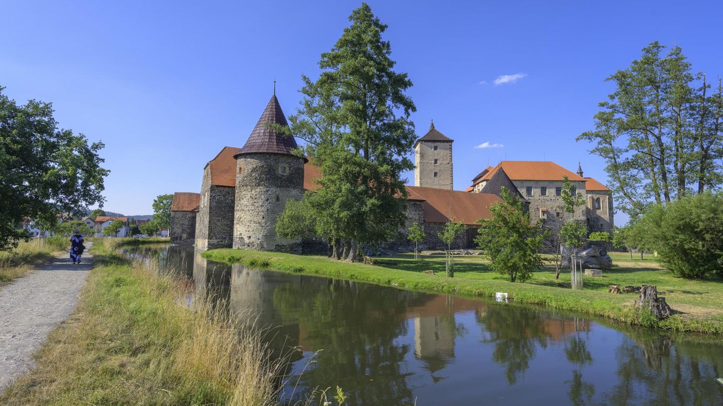 Gelände rund um die Wasserburg Švihov, Tschechien