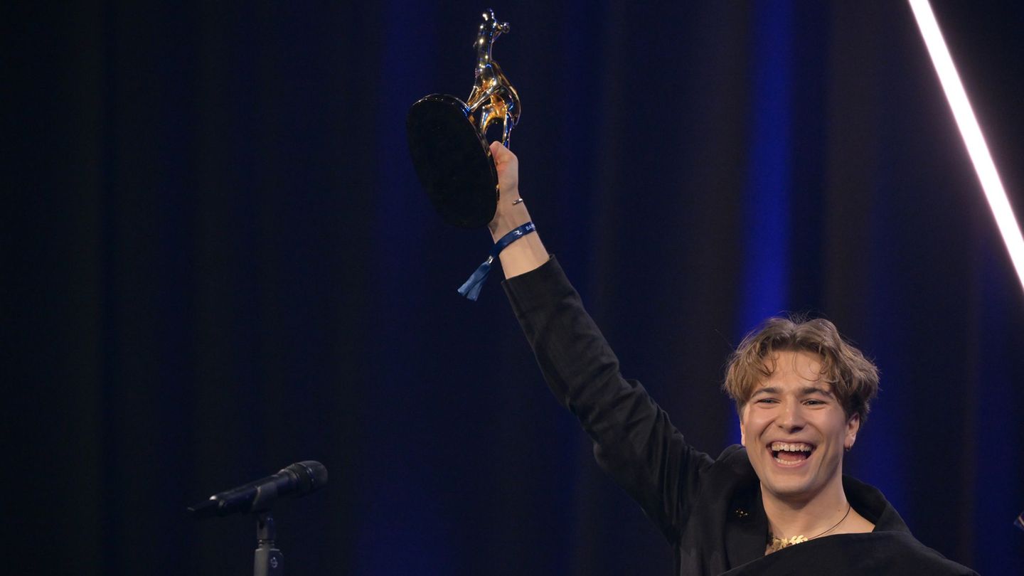 Fionn Ferreira will die Meere von Mikroplastik befreien. Dafür wurde er mit dem Bambi in der Kategorie Unsere Erde ausgezeichnet