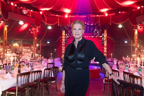 Seit 2014 bietet die 54-Jährige unter der Kuppel eines roten Zirkuszeltes ihren Gästen ein Vier-Gänge-Menü im Kerzenschein in Ko