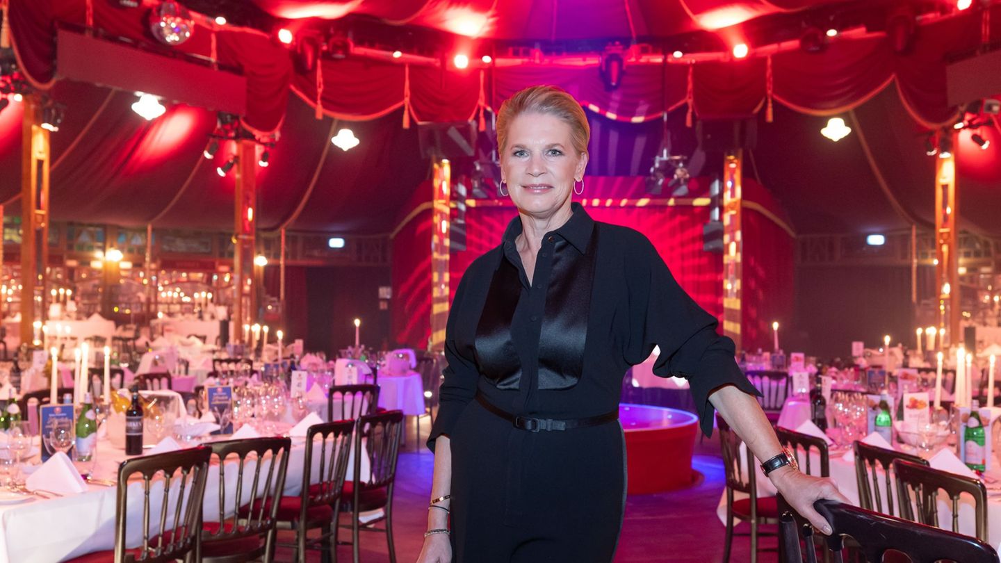 Seit 2014 bietet die 54-Jährige unter der Kuppel eines roten Zirkuszeltes ihren Gästen ein Vier-Gänge-Menü im Kerzenschein in Ko