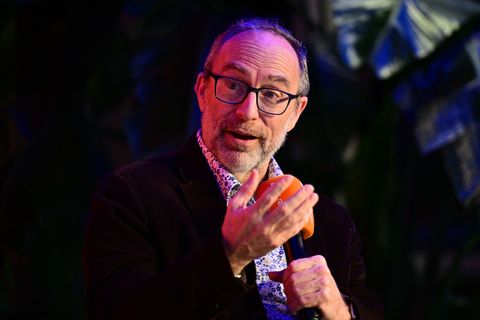 Wikipedia-Gründer Jimmy Wales hat ein Buch mit dem Titel "Trust" herausgebracht. Foto: Sebastian Christoph Gollnow/dpa