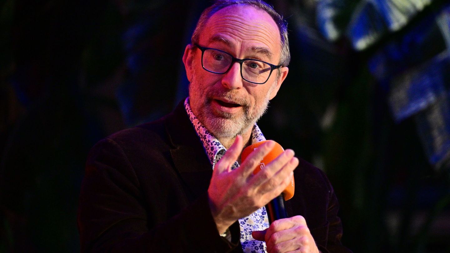 Wikipedia-Gründer Jimmy Wales hat ein Buch mit dem Titel "Trust" herausgebracht. Foto: Sebastian Christoph Gollnow/dpa