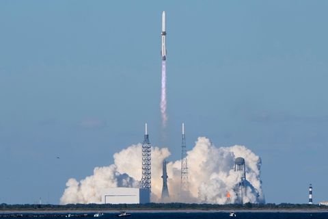 Zweimal musste der Start zuvor verschoben werden. Foto: John Raoux/AP/dpa