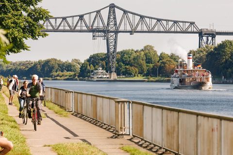 Der Nord-Ostsee-Kanal ist weiterhin nur eingeschränkt nutzbar. Mehrkosten für Reedereien sollen weiter abgefedert werden. (Archi